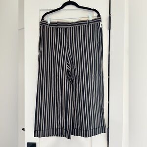 Vintage Gap Black & White striped Men’s inspired cropped pants!